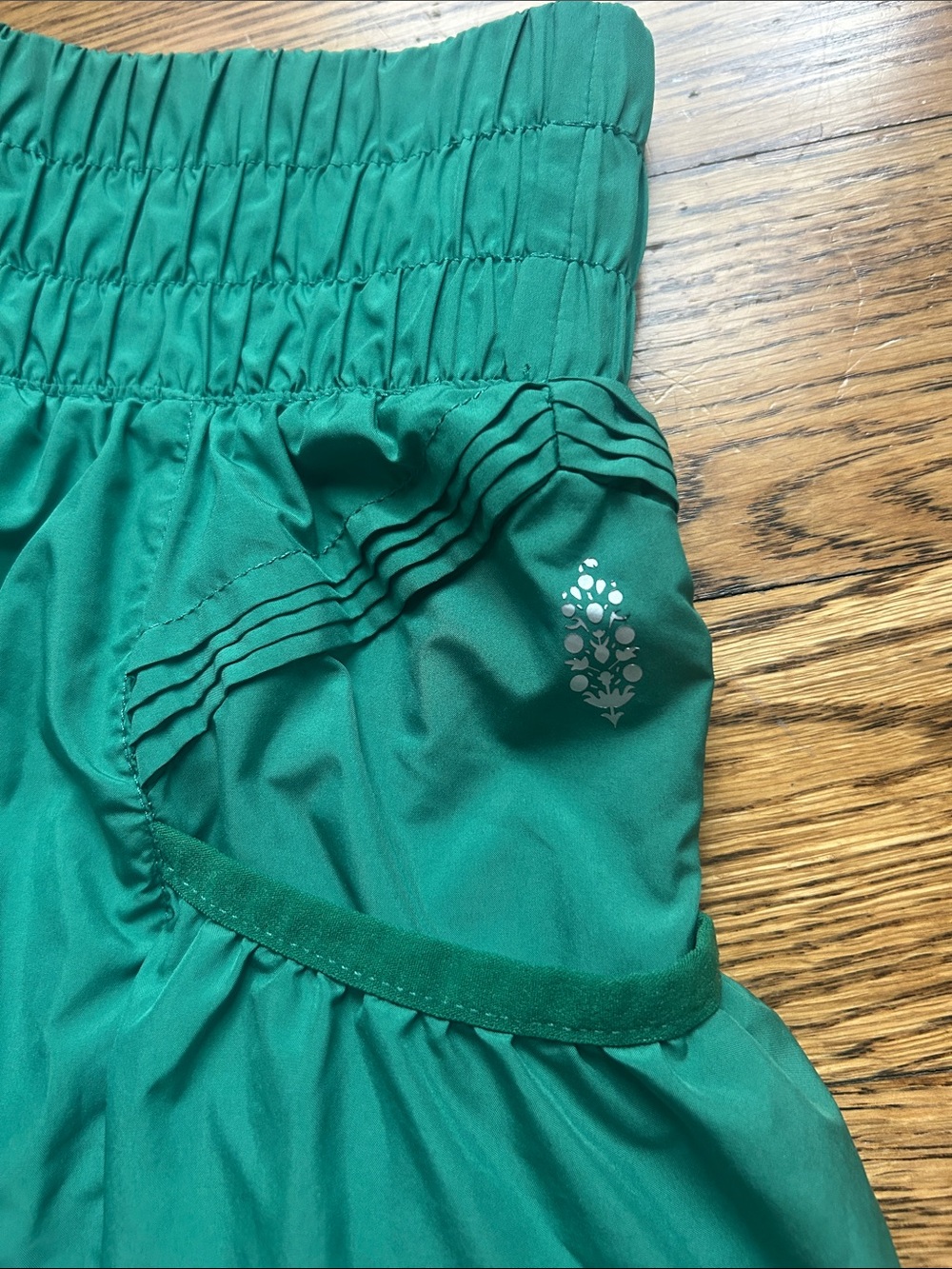 FP Movement get your flirt on green shorts XS - Picture 3 of 4